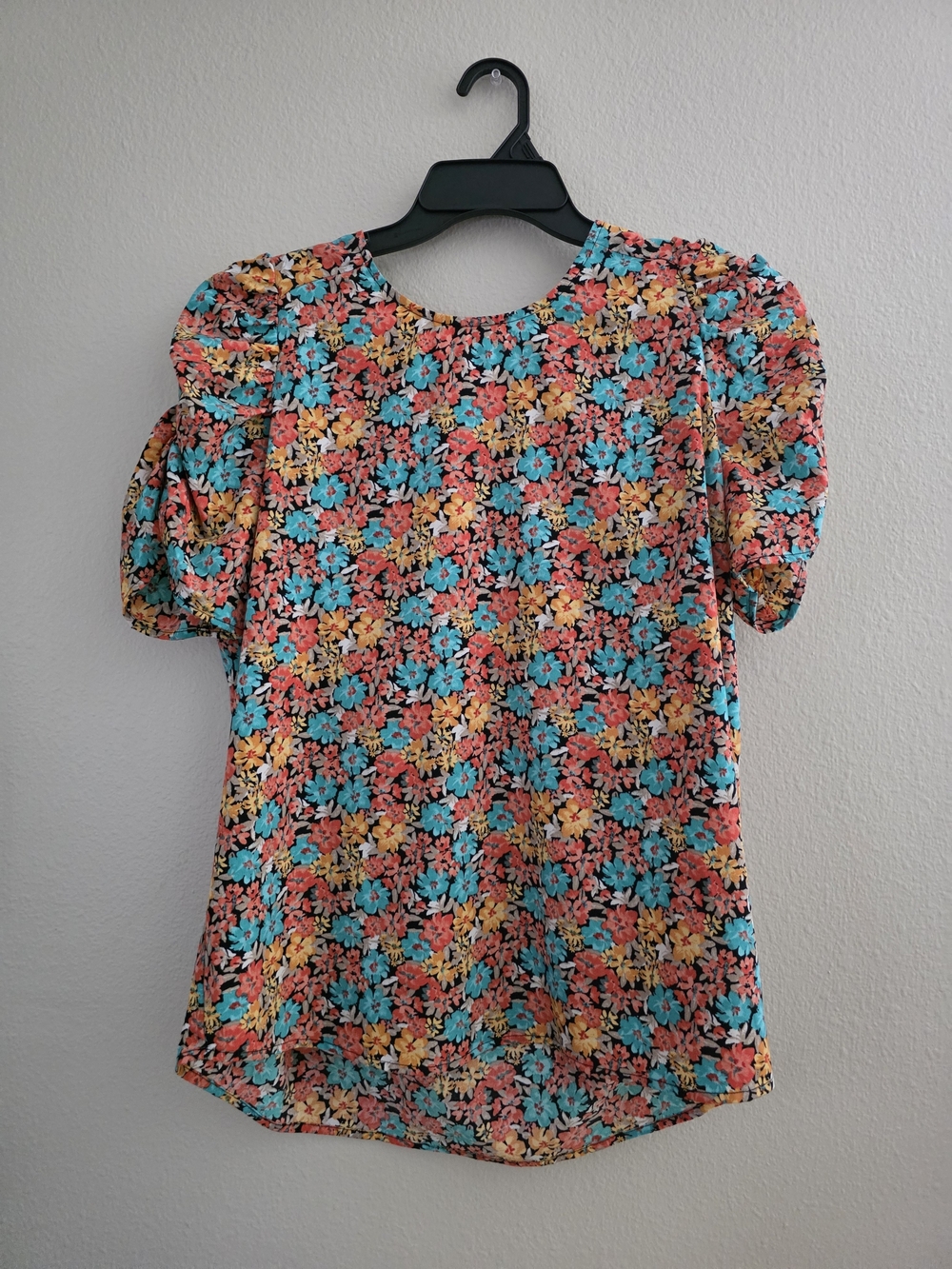 Pleione Floral Puff-Sleeve Top in Turquoise, Coral & Yellow